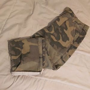 4/$25Cameo print mom jeans high wasted cargo style